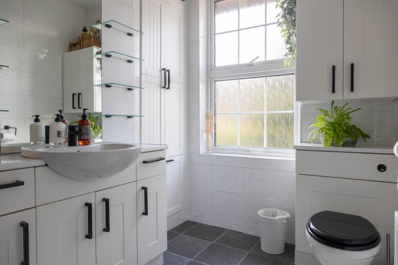 Hereford City - St Owens Terrace - Comfortable & Spacious Well Presented Three Storey House, Perfect For A Weekend Away & Exploring The City On Foot - Hosted By Rentmyhouse 外观 照片