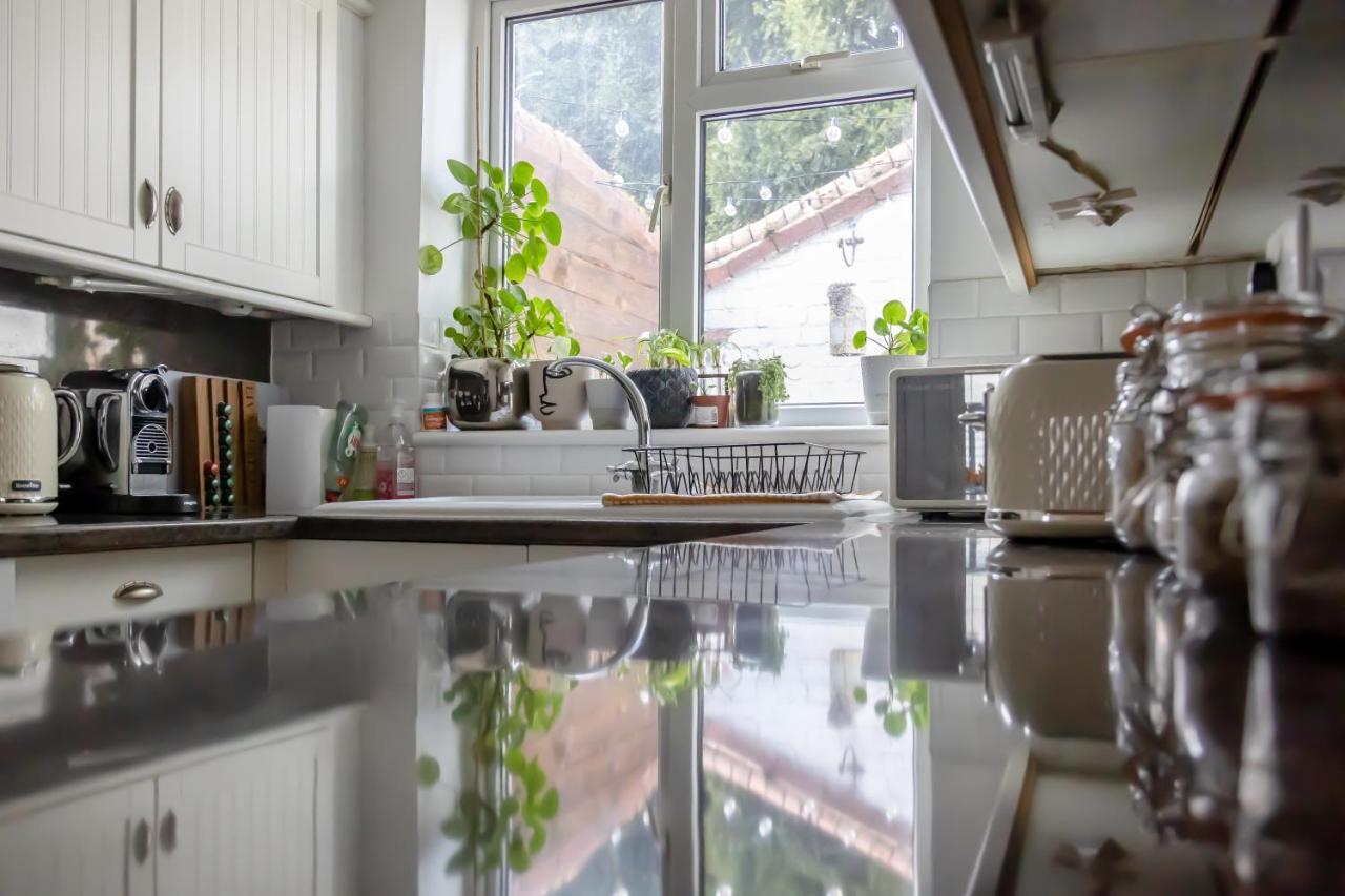 Hereford City - St Owens Terrace - Comfortable & Spacious Well Presented Three Storey House, Perfect For A Weekend Away & Exploring The City On Foot - Hosted By Rentmyhouse 外观 照片
